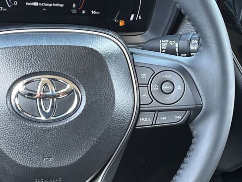 Used 2026 Toyota Corolla Cross LE FWD image 14