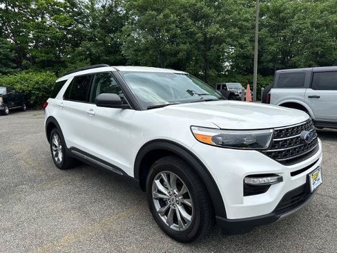 Certified 2023 Ford Explorer XLT w/ Equipment Group 202A AWD/4WD image 1
