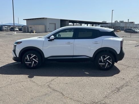 Used 2025 Nissan Kicks SV FWD image 8