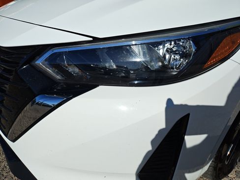 Used 2024 Nissan Sentra SV FWD image 9