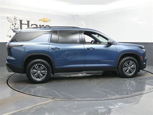 Used 2025 Chevrolet Traverse LT image 38
