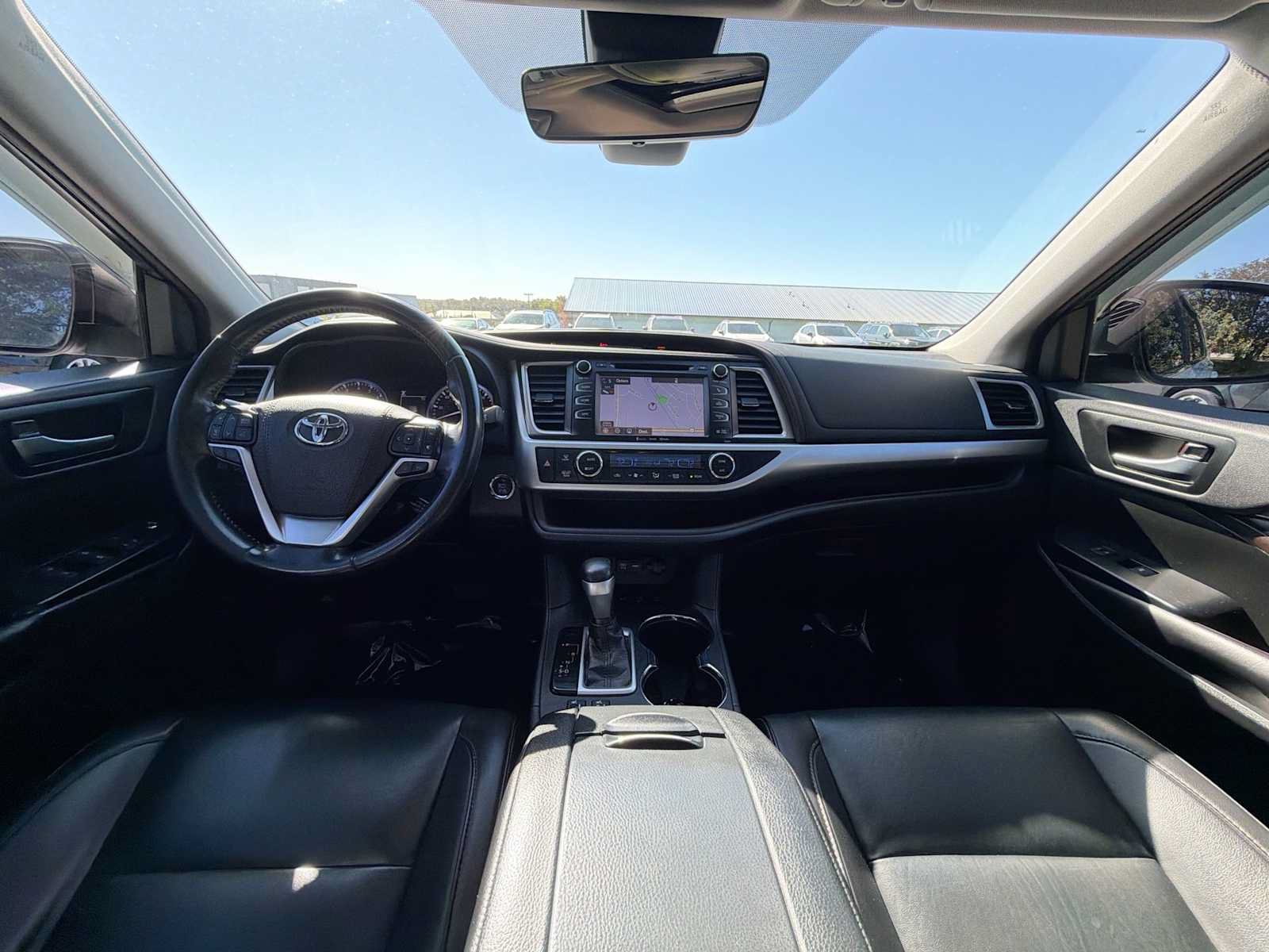Used 2019 Toyota Highlander XLE AWD/4WD image 12