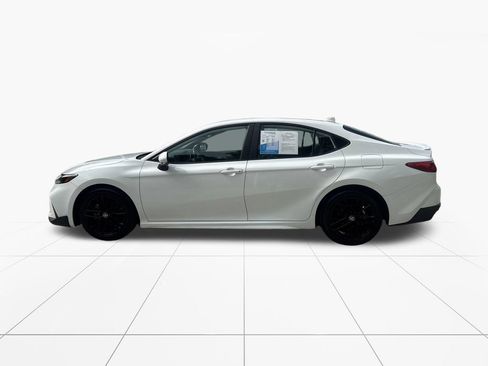 Used 2025 Toyota Camry SE FWD image 4