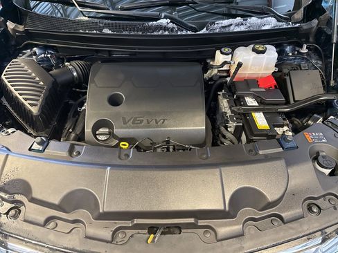 Used 2023 Chevrolet Traverse LT w/ Rear Camera Mirror Package image 24