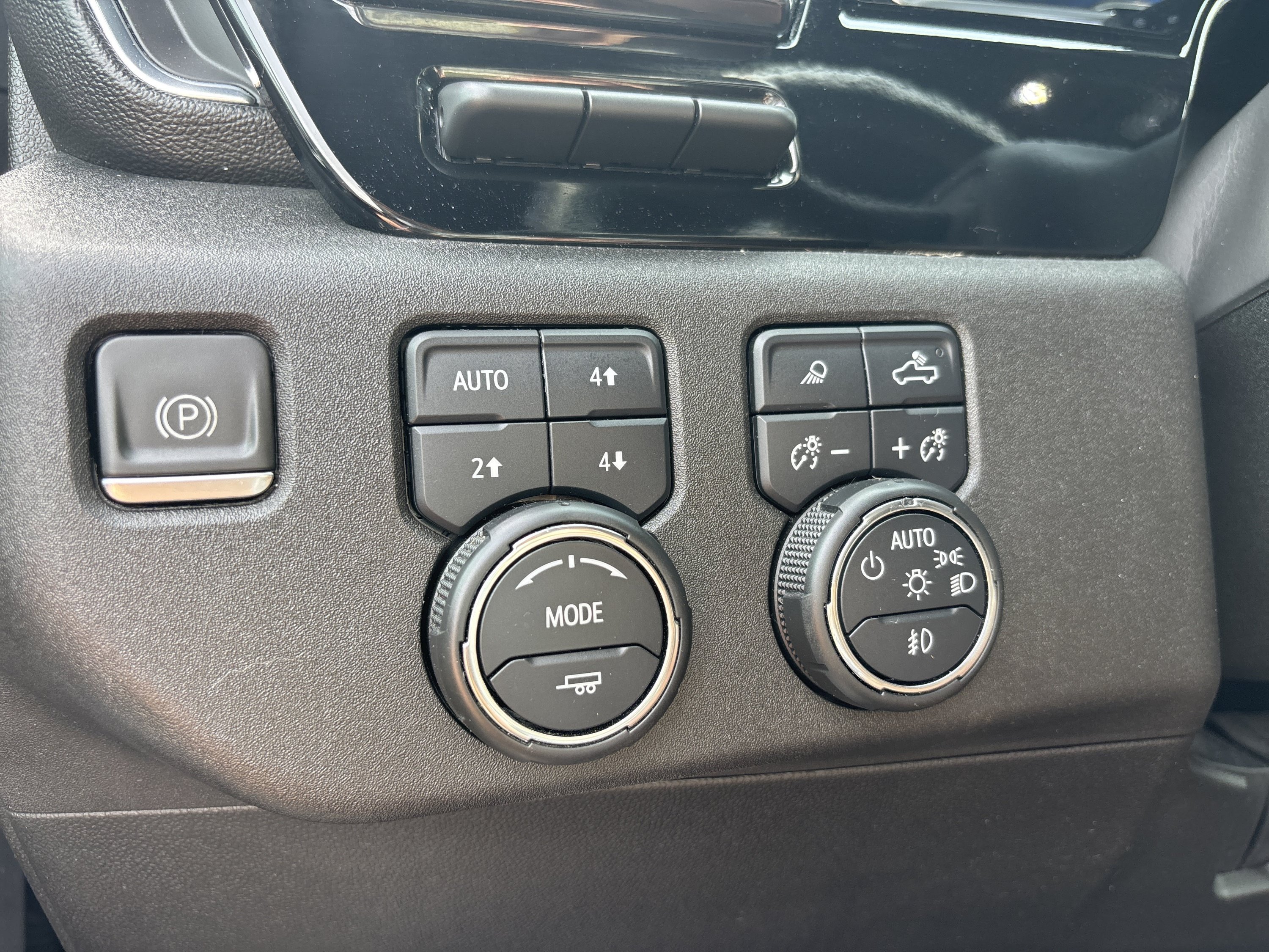 Used 2024 Chevrolet Silverado 3500 High Country w/ High Country Premium Package AWD/4WD image 25
