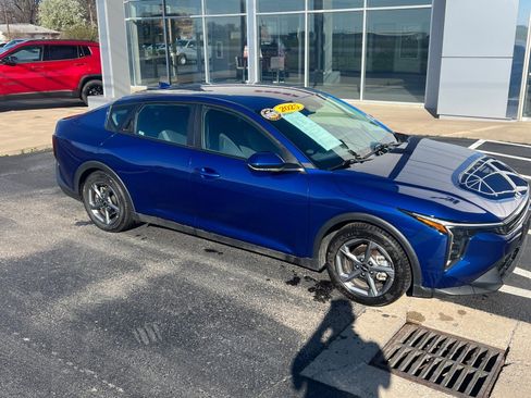 Used 2025 Kia K4 LXS image 7