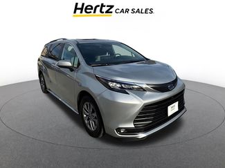 Used 2025 Toyota Sienna XLE video 1