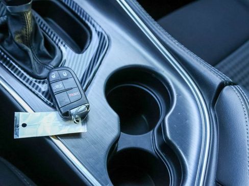 Used 2018 Dodge Challenger R/T image 19