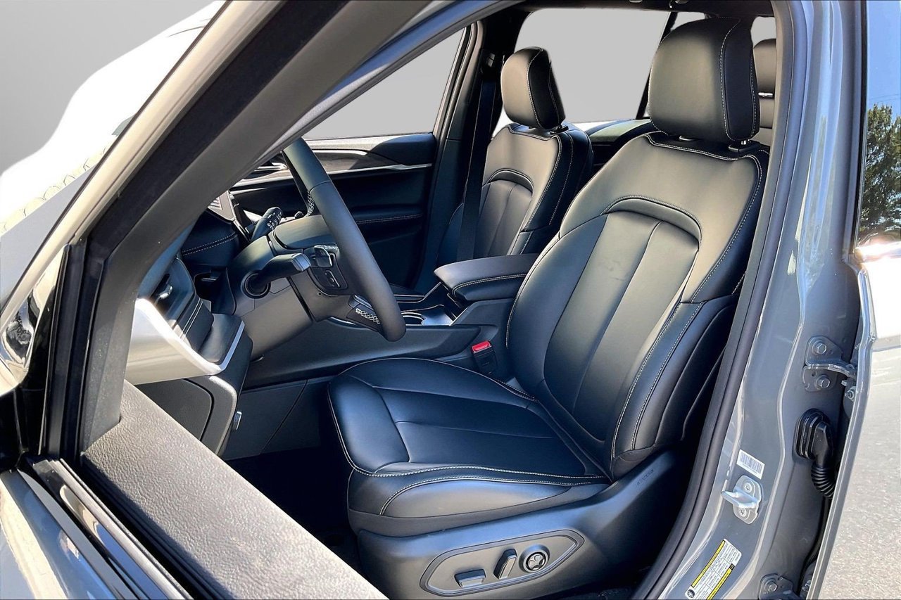 New 2027 Jeep Grand Cherokee Limited w/ Limited Altitude Package RWD image 19