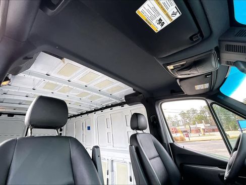 Used 2023 Mercedes-Benz Sprinter 2500 image 14