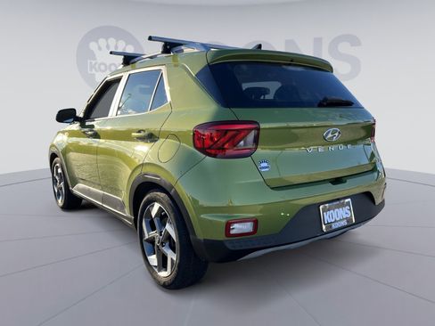 Used 2022 Hyundai Venue SEL image 4