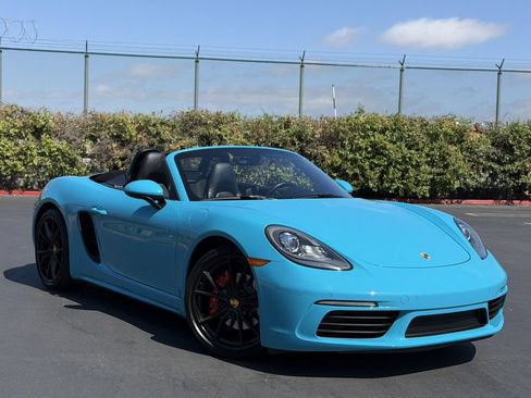 Used 2017 Porsche 718 Boxster S RWD image 18