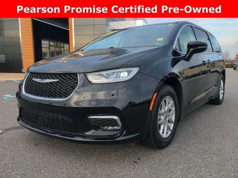 Used 2024 Chrysler Pacifica Touring-L image 8