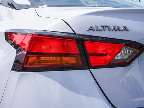 Certified 2023 Nissan Altima 2.5 SR FWD image 9