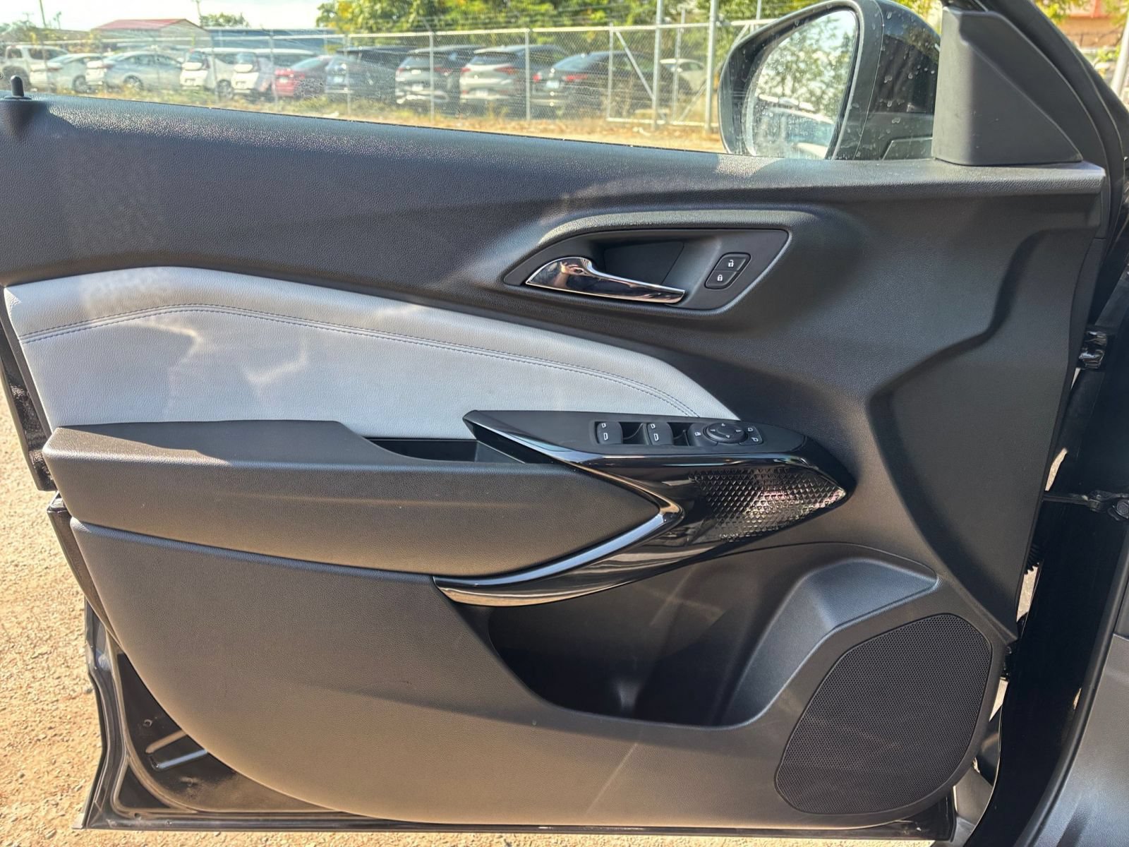 Used 2025 Chevrolet Trax LT w/ LT Convenience Package FWD image 18