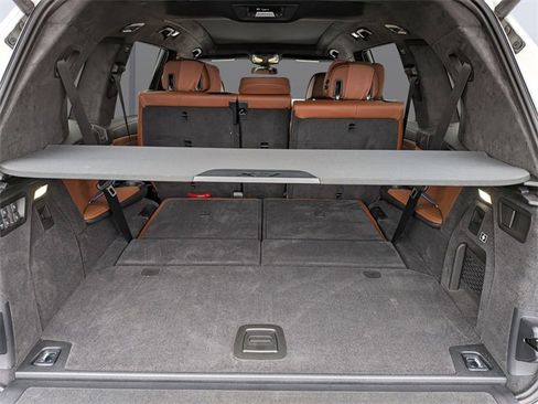 Used 2025 BMW X7 M60i image 13