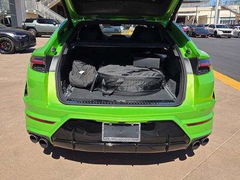 Used 2025 Lamborghini Urus SE AWD/4WD image 9