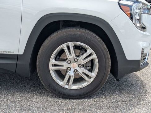 Used 2022 GMC Terrain SLE w/ Driver Convenience Package FWD image 9