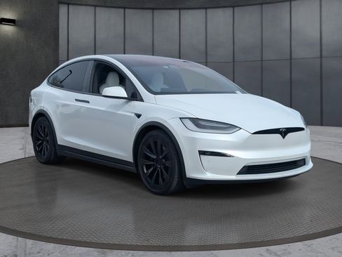 Used 2023 Tesla Model X image 8