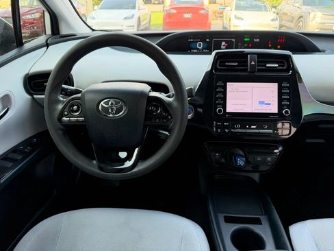 Used 2021 Toyota Prius L Eco FWD image 13
