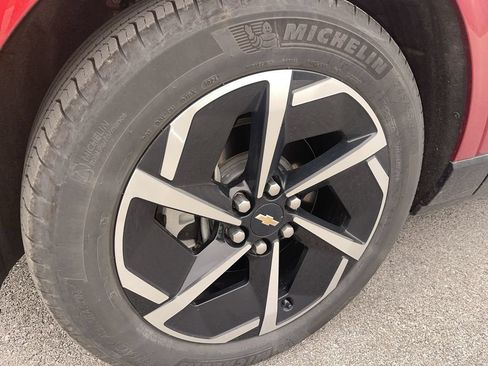 Used 2024 Chevrolet Equinox EV LT FWD image 2
