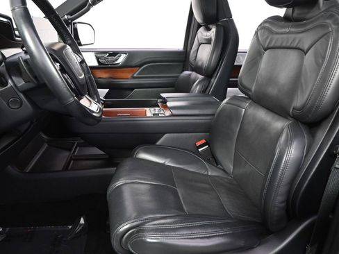 Used 2022 Lincoln Navigator Reserve image 13
