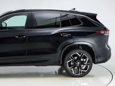 New 2026 Volkswagen Tiguan SEL R-Line AWD/4WD image 4