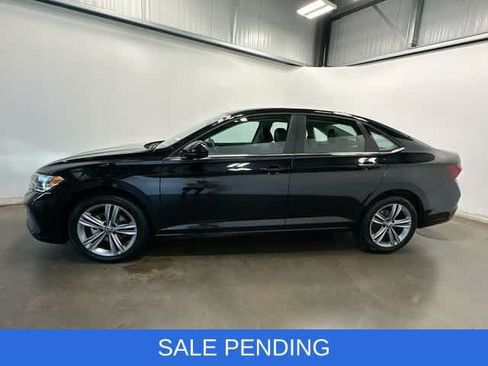 Used 2024 Volkswagen Jetta SE FWD image 2