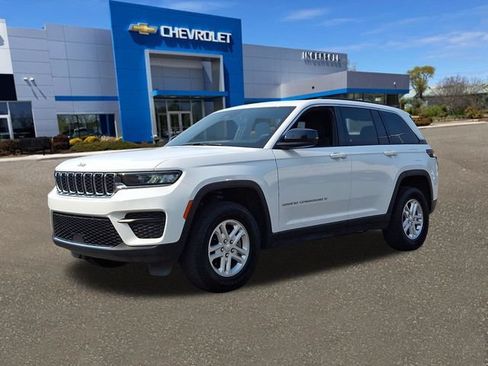 Used 2024 Jeep Grand Cherokee Laredo w/ Luxury Tech Group I AWD/4WD image 33