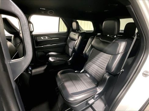 Used 2025 Ford Explorer ST-Line image 26