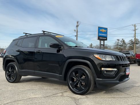 Used 2021 Jeep Compass Latitude w/ Sun and Sound Group AWD/4WD image 3