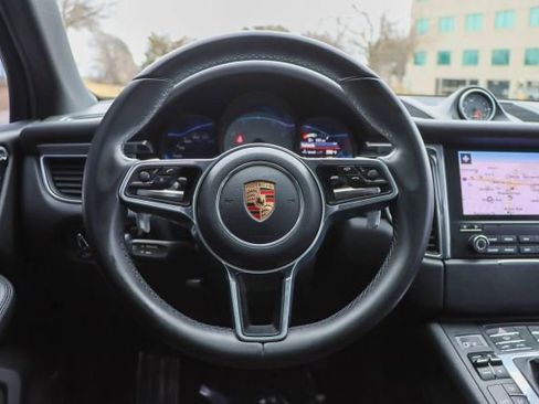 Used 2017 Porsche Macan S image 28