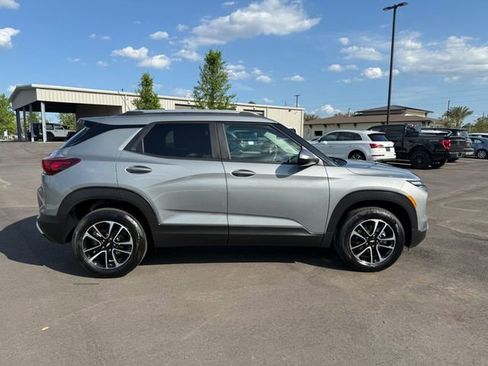 Used 2025 Chevrolet TrailBlazer LT AWD/4WD image 7