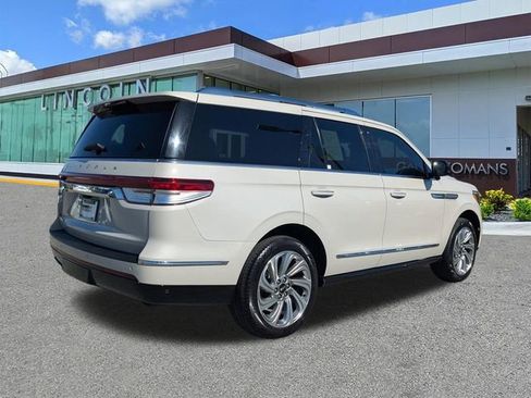 Certified 2024 Lincoln Navigator Reserve image 3