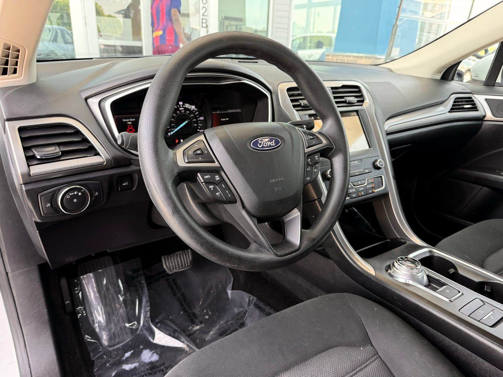 Used 2019 Ford Fusion SE FWD image 12
