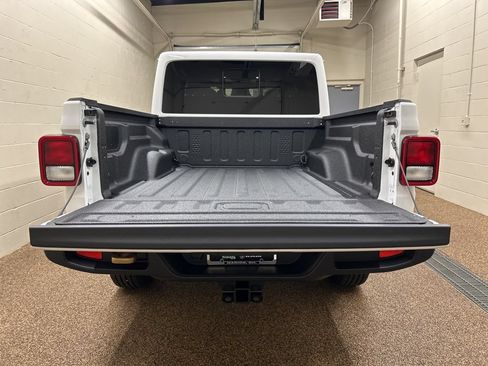 New 2026 Jeep Gladiator Sport AWD/4WD image 11