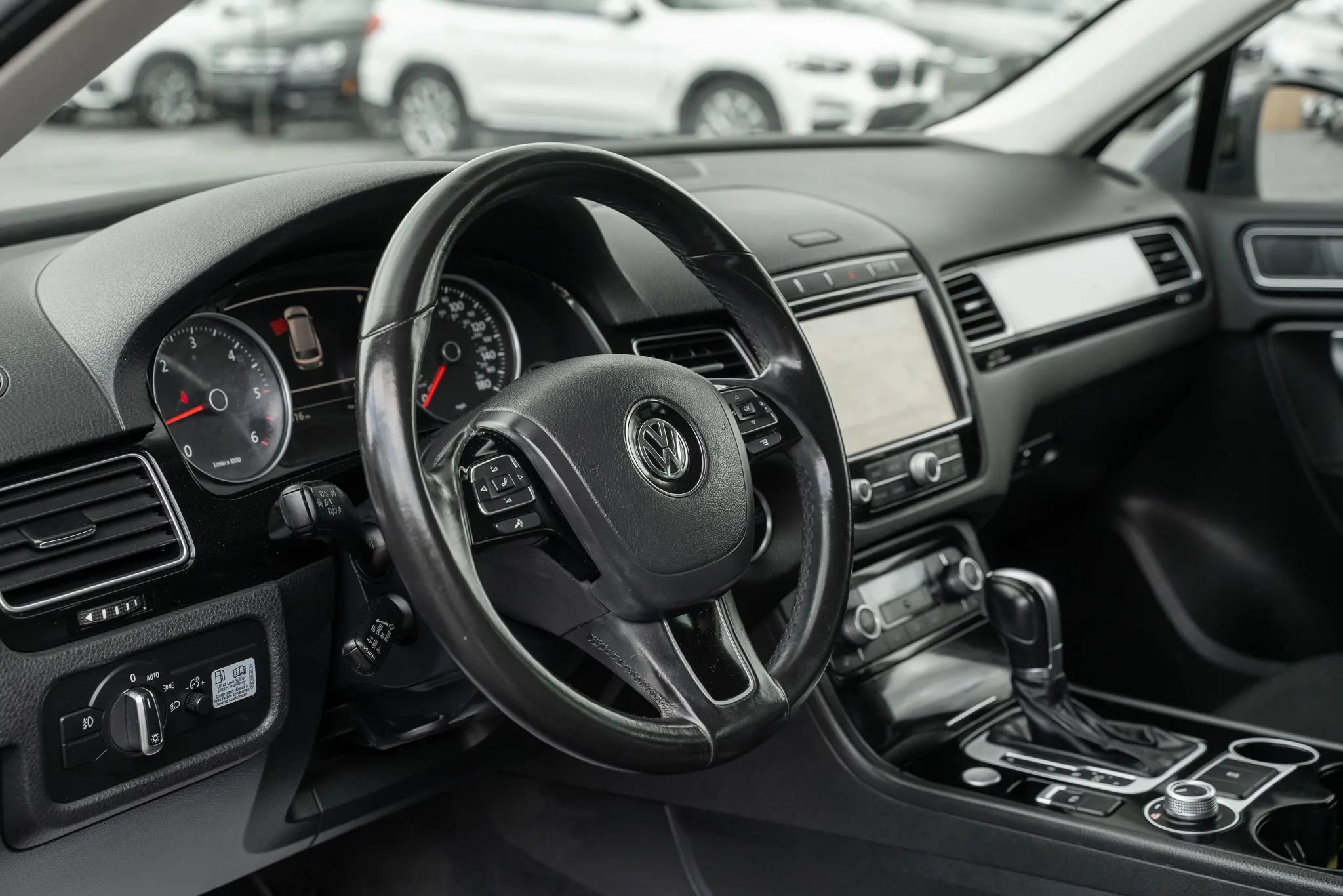 Used 2016 Volkswagen Touareg Sport AWD/4WD image 15