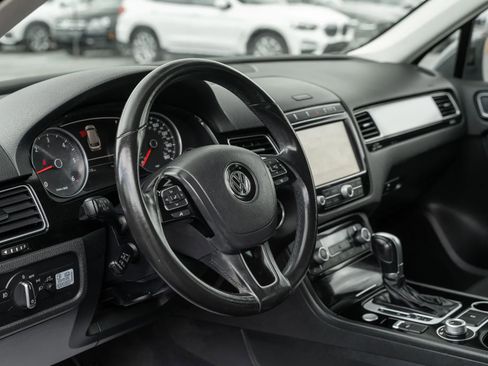Used 2016 Volkswagen Touareg Sport AWD/4WD image 15