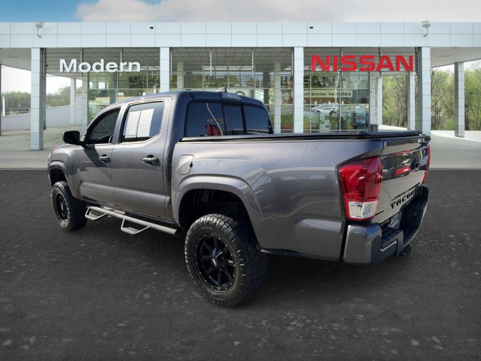 Used 2017 Toyota Tacoma 2WD Double Cab image 3