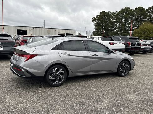 New 2025 Hyundai Elantra SEL image 6
