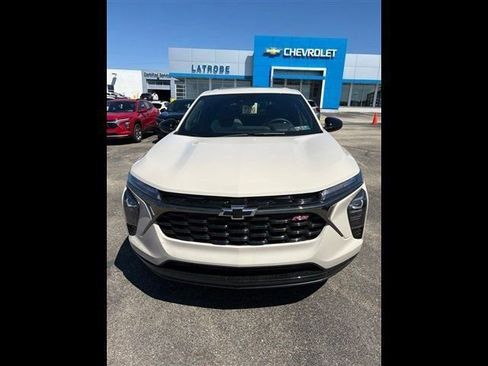 New 2026 Chevrolet Trax RS image 2