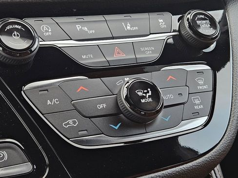 New 2026 Chrysler Pacifica Pinnacle image 21