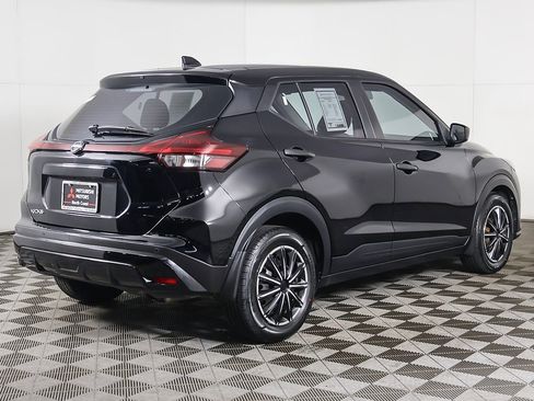 Used 2022 Nissan Kicks S FWD image 7