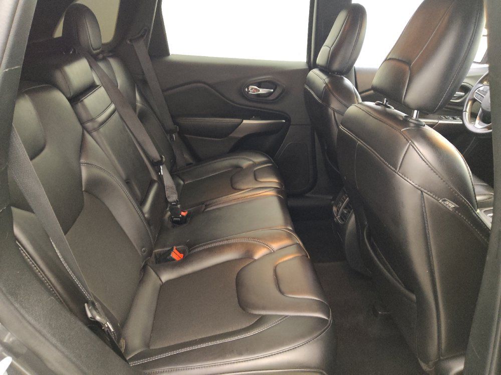 Used 2019 Jeep Cherokee Latitude Plus FWD image 19