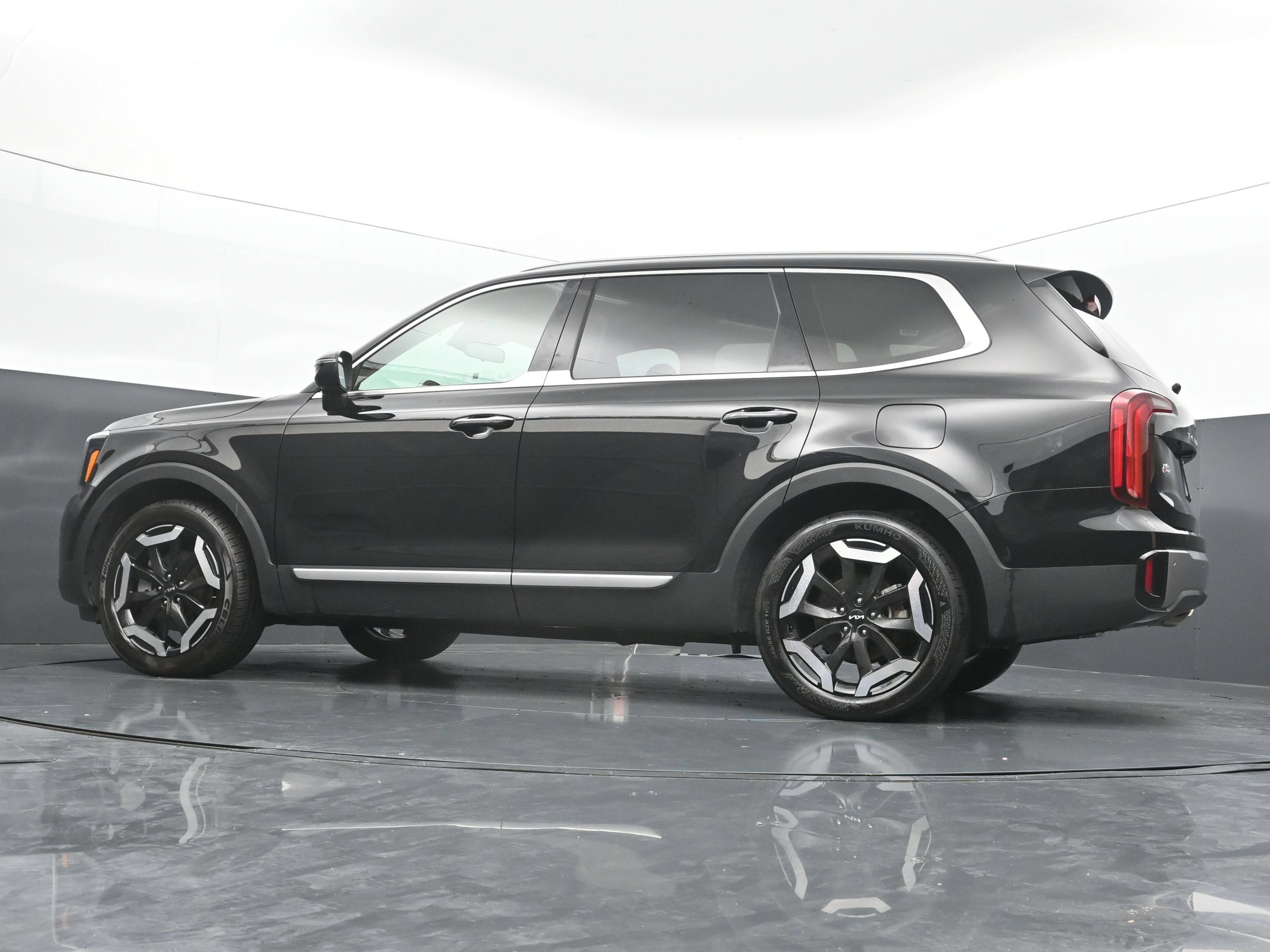 Used 2025 Kia Telluride S FWD image 36