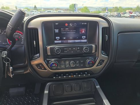 Used 2015 GMC Sierra 2500 Denali w/ Duramax Plus Package AWD/4WD image 20