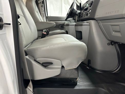 Used 2024 Ford E-350 and Econoline 350 Super Duty image 39