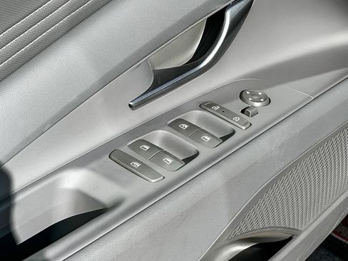 Used 2025 Hyundai Elantra Sport image 14