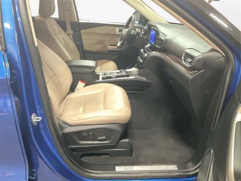 Used 2023 Ford Explorer Limited image 9