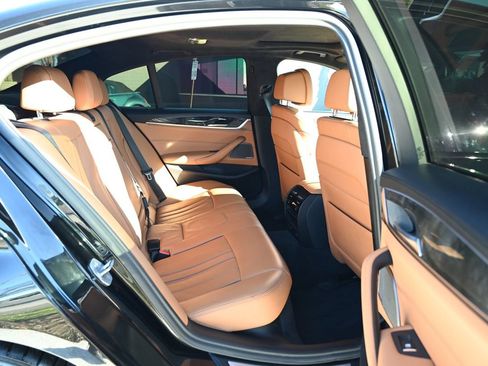 Used 2022 BMW M550i xDrive w/ Premium Package image 46